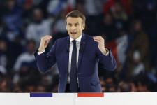 Egy héttel a francia elnökválasztás előtt tartotta meg első és egyetlen nagygyűlését Macron