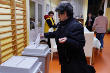 1,82 százalék a részvétel 7 órakor