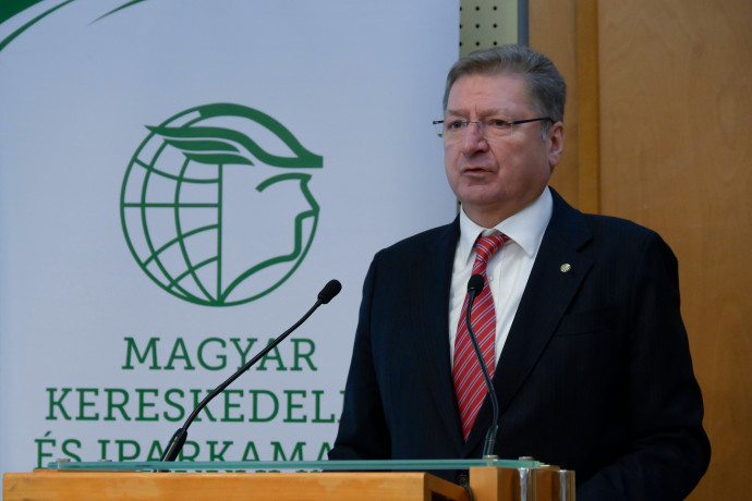 Figyelmeztette az iparkamara etikai bizottsága Parragh Lászlót, mert egy tanévnyitón összemosta a homoszexualitást a pedofíliával