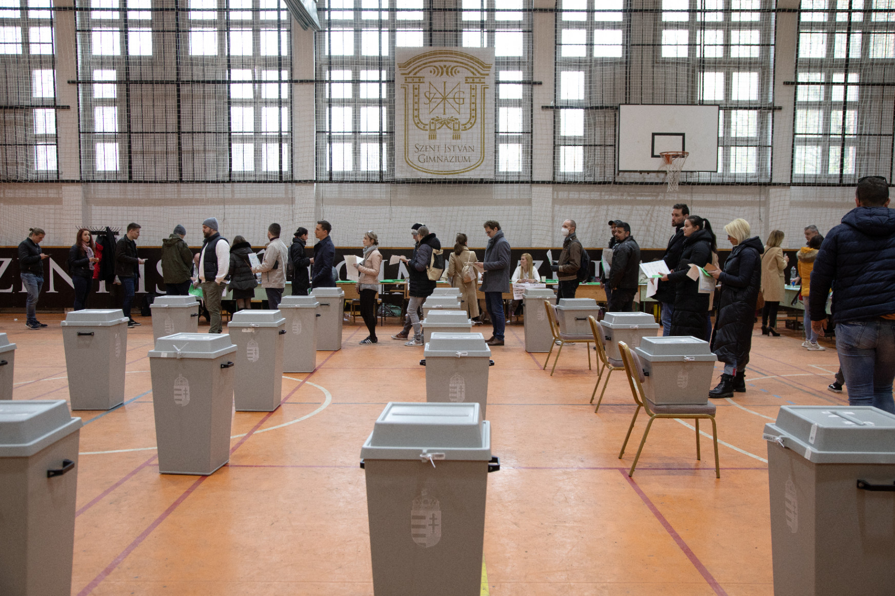Megugrott a választói lelkesedés, nagyon sokan szavaznak Budapesten és például a Márki-Zay–Lázár-párharc körzetében