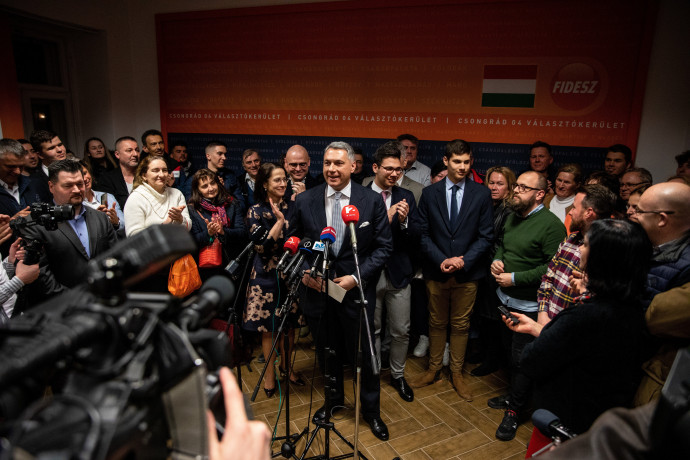 Lázár János, a Fidesz-KDNP parlamenti képviselőjelöltje sajtótájékoztatót tart Hódmezővásárhelyen, a Fidesz irodában 2022. április 3-án – Fotó: Rosta Tibor / MTI