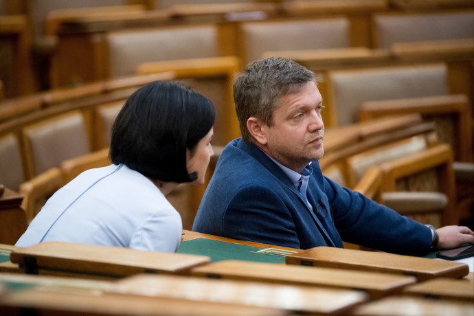 Az MSZP még létezik: csúnya pofonokat kaptak, végül a Jobbikkal azonos méretű frakciót alapíthatnak