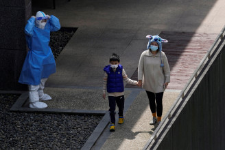 Elkülönítik a szüleiktől a koronavírus-fertőzött gyerekeket Sanghajban