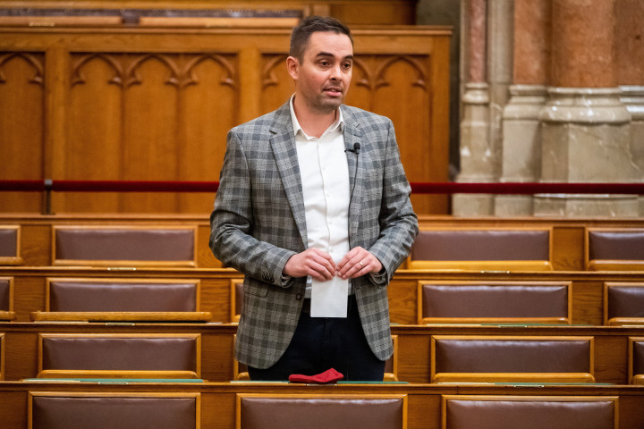 Stummer János, a Jobbik parlamenti képviselője napirend után felszólal az Országgyűlés plenáris ülésén 2021. november 29-én – Fotó: Balogh Zoltán / MTI