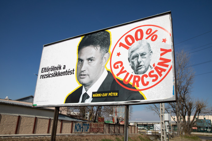 A Fidesz rezsicsökkentéssel kampányoló választási plakátja Budapesten – Fotó: Hevesi-szabó Lujza / Telex