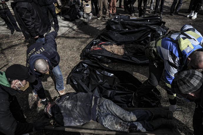 A Bucsában előkerült holttestek egy része -Fotó: Metin Aktas/Anadolu Agency via Getty 