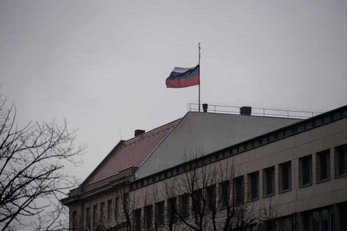 Sorra utasítják ki az európai országok az orosz diplomatákat, a magyar kormány részéről nem merült fel ilyesmi