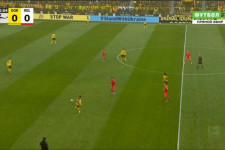 Ukrajnát támogató feliratok miatt szakította meg egy futballmeccs közvetítését egy orosz tévé