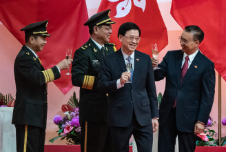 Lemondott Hongkong főtitkára, aki várhatóan Peking támogatásával indulhat a kormányzóválasztáson