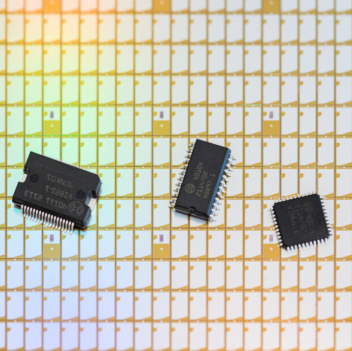 Minden összejött ahhoz, hogy még nehezebb legyen autókat és műszaki cikkeket gyártani