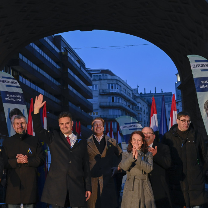 A baloldalról is veszített 100-150 ezer szavazót a hatpárti ellenzék