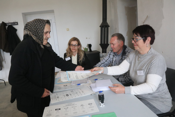 „Leszavaztak a Fideszre, de közben mindenki panaszkodott” – pörögnek a szavazatszámlálók beszámolói