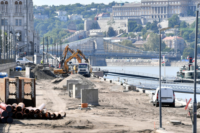 Újra lehet autózni hétfőtől a pesti alsó rakparton