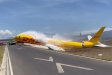 Lecsúszott a kifutópályáról és kettétört a DHL egyik Boeingje Costa Ricában