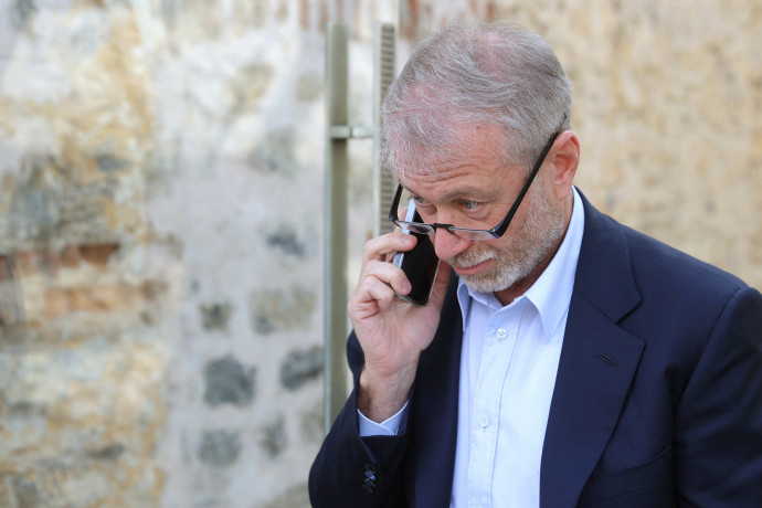 A barátaiktól kérnek kölcsön a szankcionált, Putyin-közeli orosz oligarchák