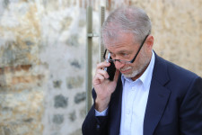 A barátaiktól kérnek kölcsön a szankcionált, Putyin-közeli orosz oligarchák