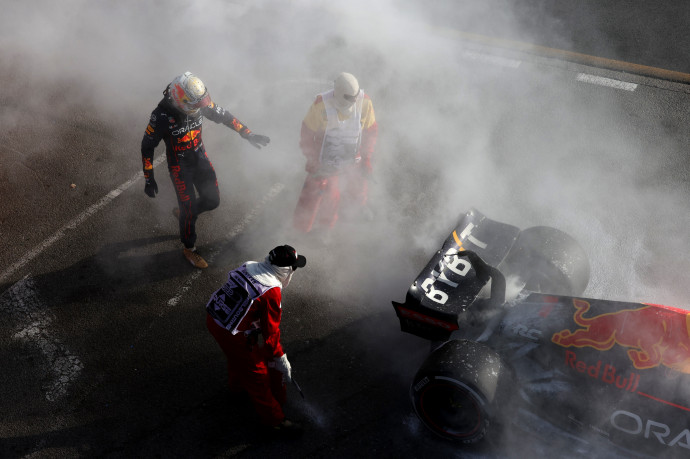 Verstappen elfüstölt, Leclerc nyert az ausztrál F1-futamon, újabb meglepő dobogó a Mercedestől