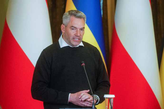 Karl Nehammer osztrák kancellár szombaton az ukrán elnökkel tartott közös sajtótájékoztatóján – Fotó: Valentyn Ogirenko / Reuters