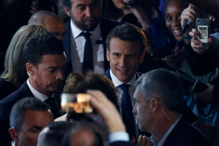 Emmanuel Macron a beszéde után 2022. április 10-én este – Fotó: Ludovic Marin / AFP