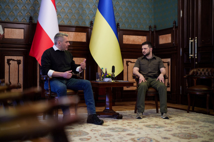 Nehammer vasárnapi találkozója Volodimir Zelenszkij ukrán elnökkel – Fotó: Ukrainian Presidential Press Service / Reuters