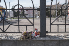 92 civilt, köztük 17 gyereket ápolnak kórházban a kramatorszki vasútállomáson történt rakétatámadás után