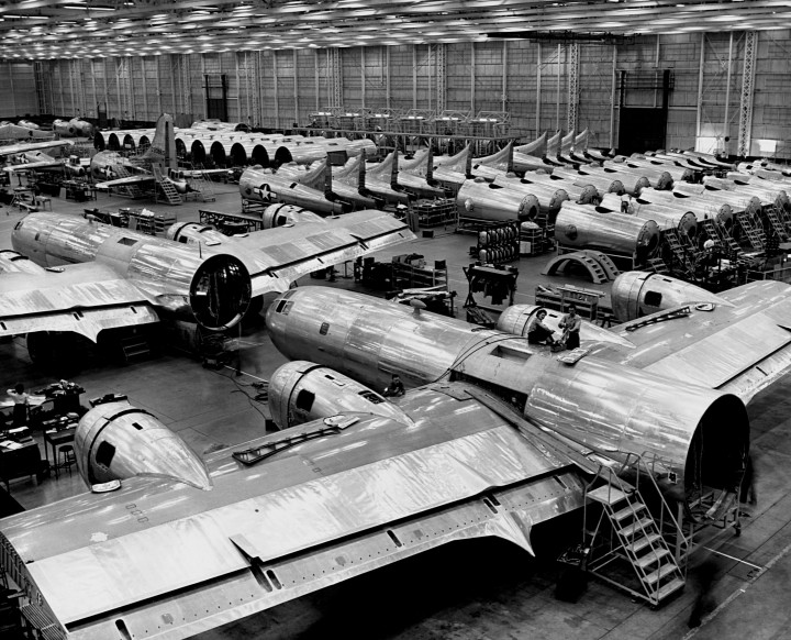 A bombázók törzse és farokrésze a Boeing rentoni gyárában, 1944. augusztus 16-án – Fotó: Museum Of Flight Foundation / Corbis / Getty Images
