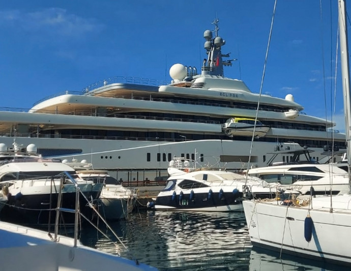 Ezrével érkeznek Törökországba a vagyonukat mentő oroszok