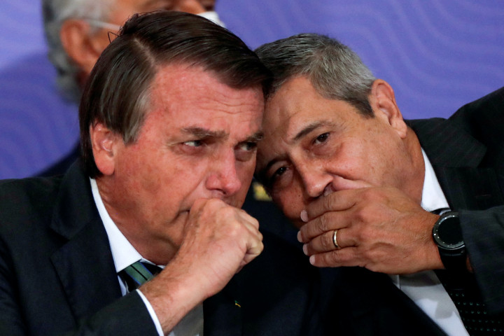 Jair Bolsonaro brazil elnök és Walter Souza Braga Netto, a hadsereg vezérkari főnöke – Fotó: Ueslei Marcelino