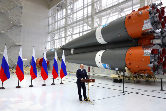 Putyin a Vosztocsnij űrrepülőtéren – Fotó: Mikhail Klimentyev / Sputnik / AFP