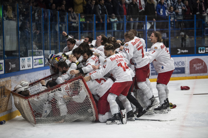 Az osztrák csapat győzelme – Fotó: Bődey János / Telex