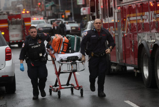 Tizenhatan megsérültek, miután egy férfi lövöldözni kezdett a New York-i metróban