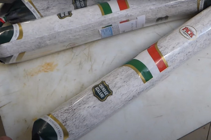 Hamisított Pick szalámikat árultak az egyik budapesti vásárcsarnokban