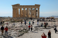 Görögország több járványügyi intézkedést is felold a nyári szezonra