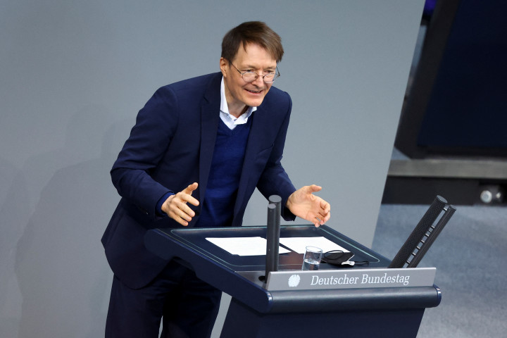 Karl Lauterbach német egészségügyi miniszter 2022. április 7-én a Bundestagban – Fotó: Lisi Niesner / Reuters