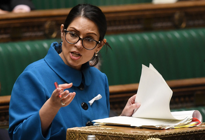 Priti Patel belügyminiszter a brit parlamentben – Fotó: Jessica Taylor / AFP
