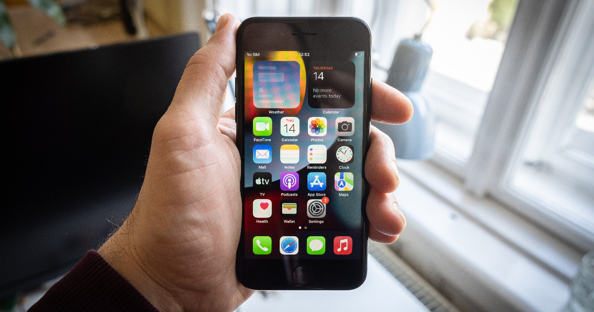 Jöhet az új iPhone SE, 5G-t és a 15-ös modell kameráját kaphatja