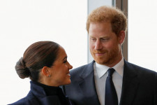 Harry herceg és Meghan Markle váratlanul meglátogatta Erzsébet királynőt