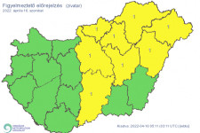 Szombatra veszélyjelzést adtak ki zivatar és széllökés miatt