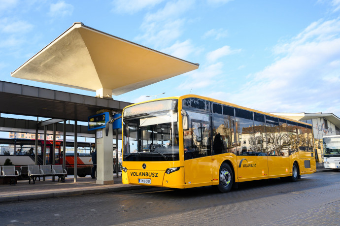 Fél órával az online bértárgyalás előtt küldte ki a meghívót a szakszervezetnek a Volánbusz