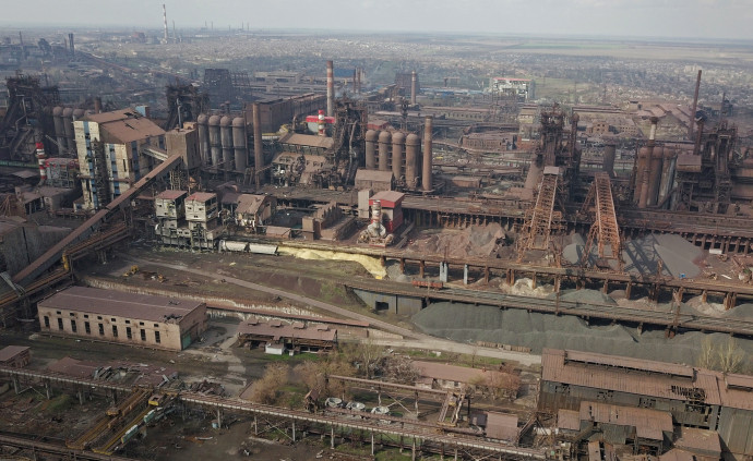 Az Iljics Acél- és Vasművek Mariupolban 2022. április 15-én – Fotó: Pavel Klimov / Reuters