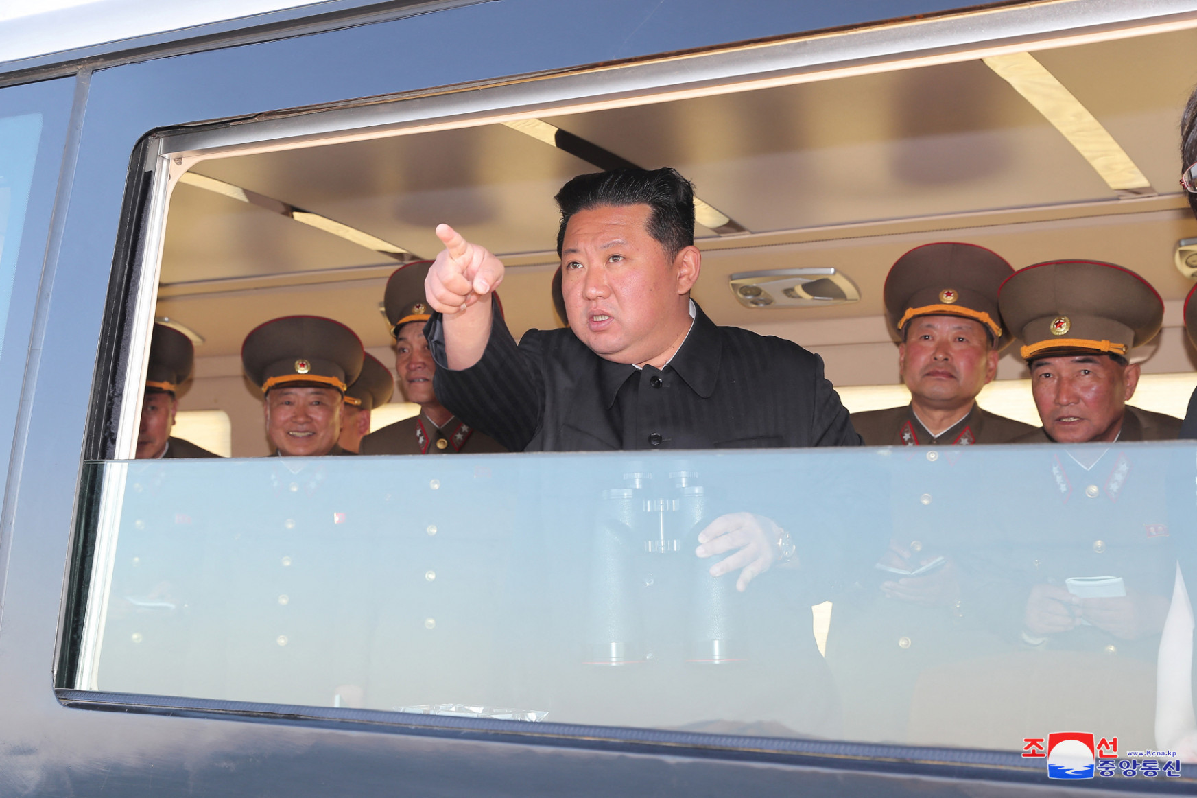 Kim Dzsongun személyesen vezetett le egy rakétakísérletet szombaton
