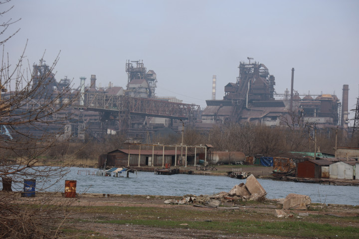 Mariupol az Azovstal gyárának közelében 2022. április 9-én – Fotó: Leon Klein / Anadolu Agency / Anadolu Agency via AFP