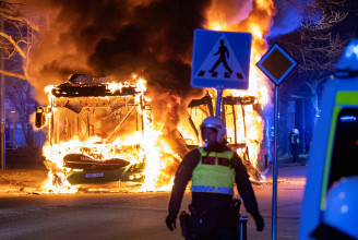 Folytatódtak az iszlámellenes tüntetés miatt kitört zavargások Svédországban