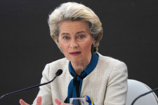 Von der Leyen: Fel kell készülnünk arra, hogy a háború legrosszabb esetben hónapokig, akár évekig tarthat