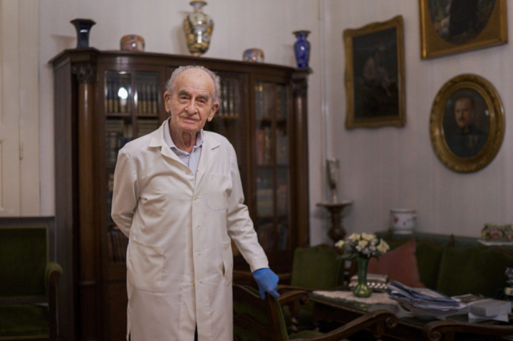 The 98-year-old Hungarian doctor who still practices medicine