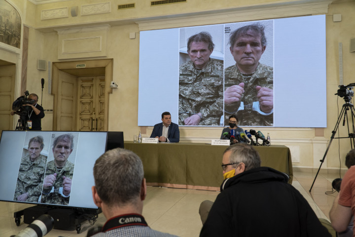Viktor Medvedcsuk felesége sajtótájékoztatót tartott április 15-én Moszkvában a férje elfogásával kapcsolatban – Fotó: Evgenii Bugubaev / Anadolu Agency / AFP