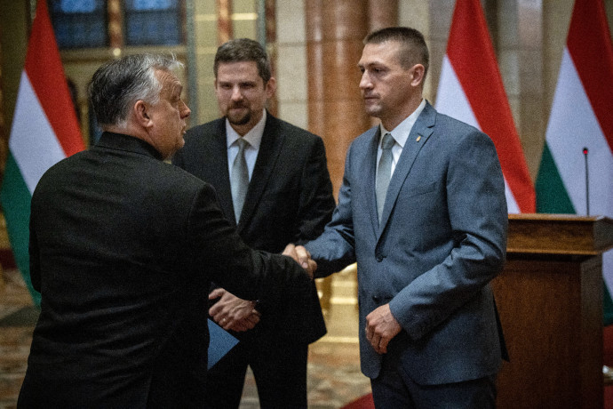 Orbán Viktor is átvette megbízólevelét