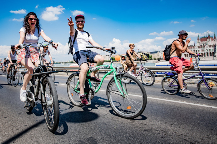 Bringás felvonulás lesz Budapesten szombaton