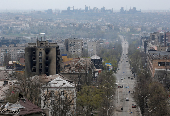 Mariupol, háttérben az Azovsztal vasmű – Fotó: Alexander Ermochenko / File Photo / Reuters