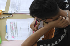 Még kevesebb fiatal törhet ki a szegénységből a szigorúbb felvételi szabályok miatt